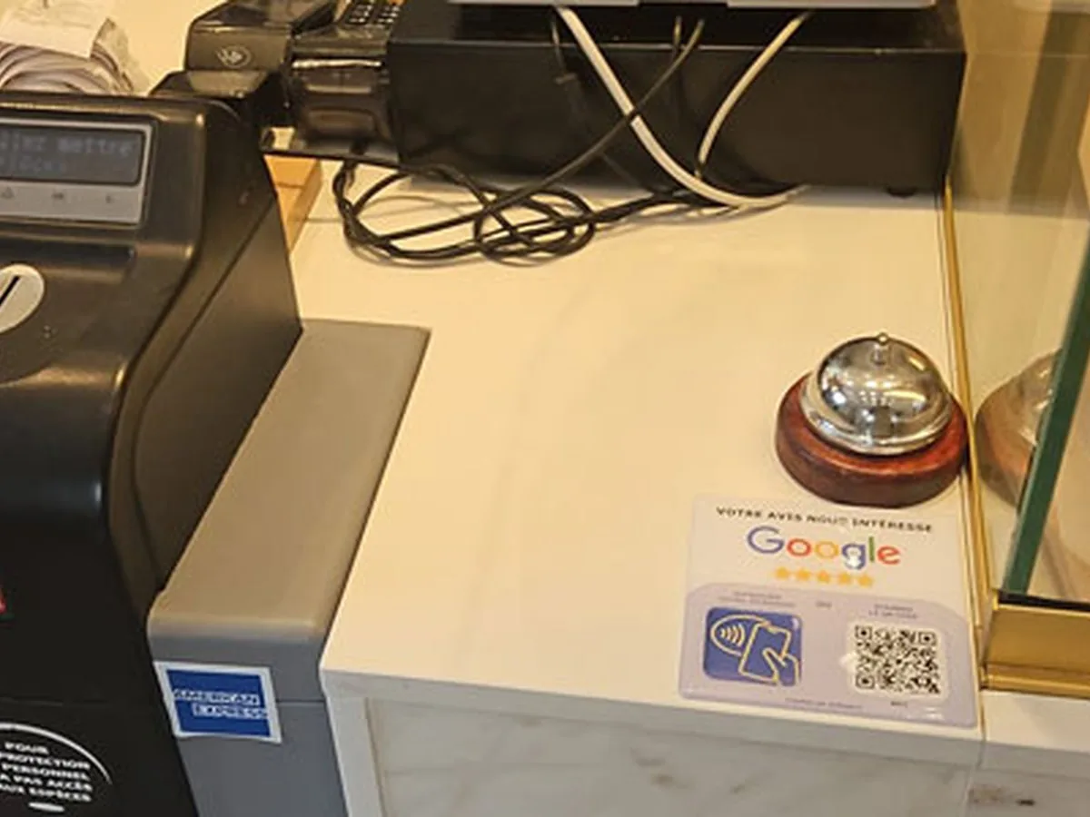 Plaque NFC Google avis chez boulangerie
